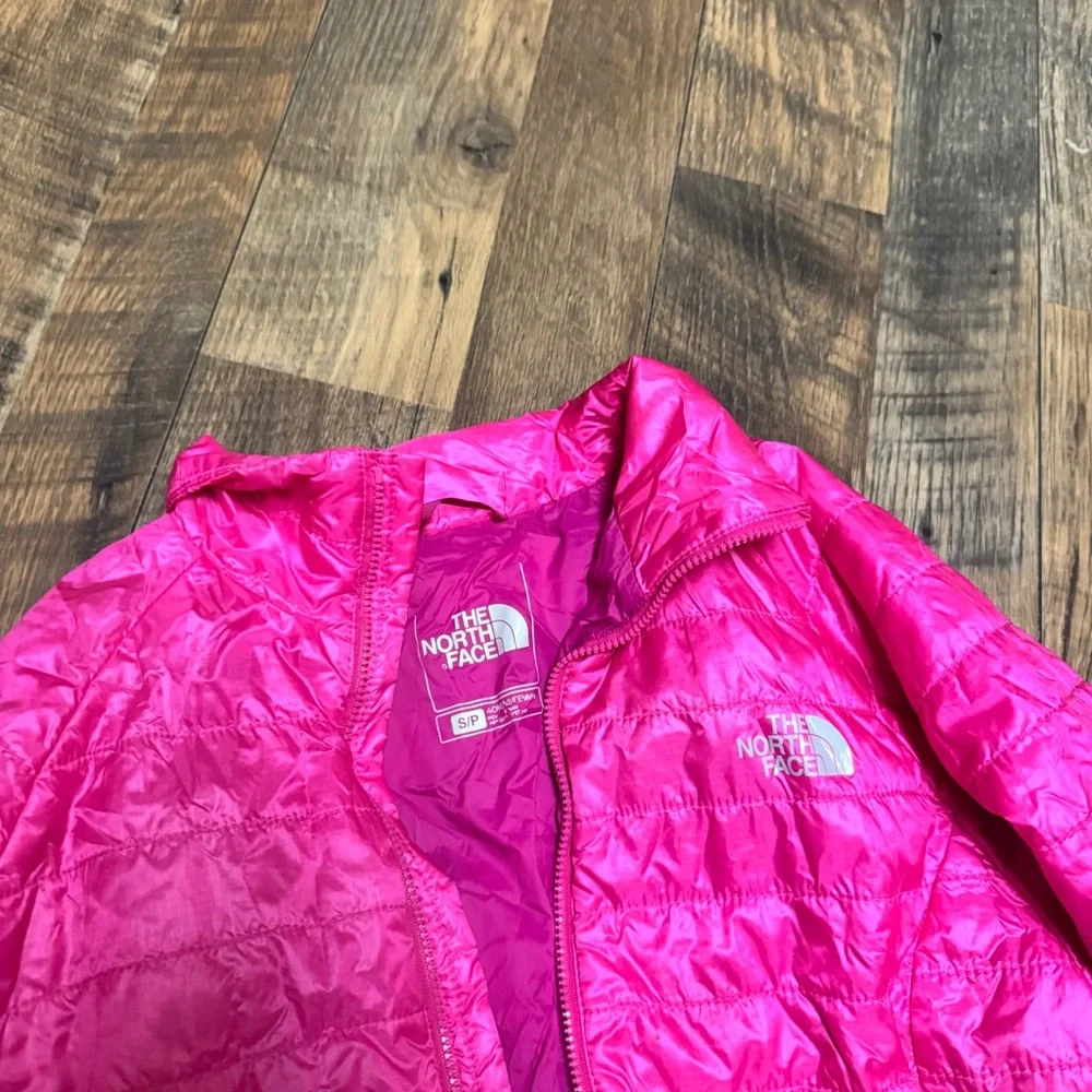 The North Face Vibrant Pink Jacket - Picture 2 of 8